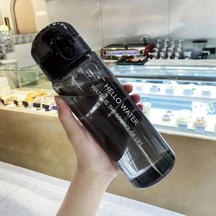 780ml BPA-Free Plastic Water Bottle Large Capacity Leak-Resistant Reusable Bottle for Travel Sports Outdoor and Everyday Use