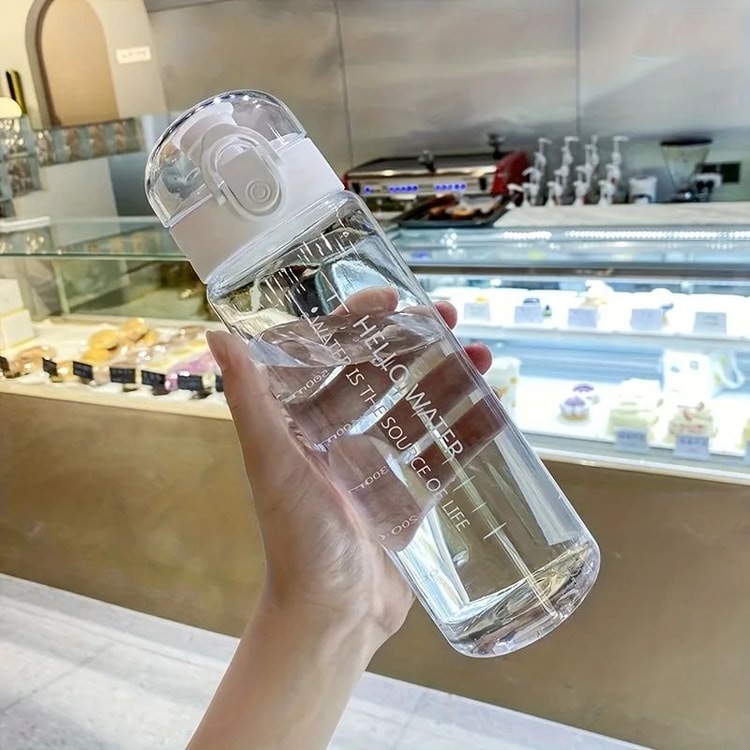 780ml BPA-Free Plastic Water Bottle Large Capacity Leak-Resistant Reusable Bottle for Travel Sports Outdoor and Everyday Use